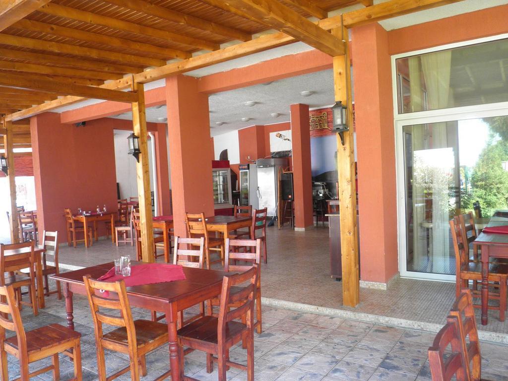 Private Apartments In Privilige Fort Beach Elenite Bagian luar foto