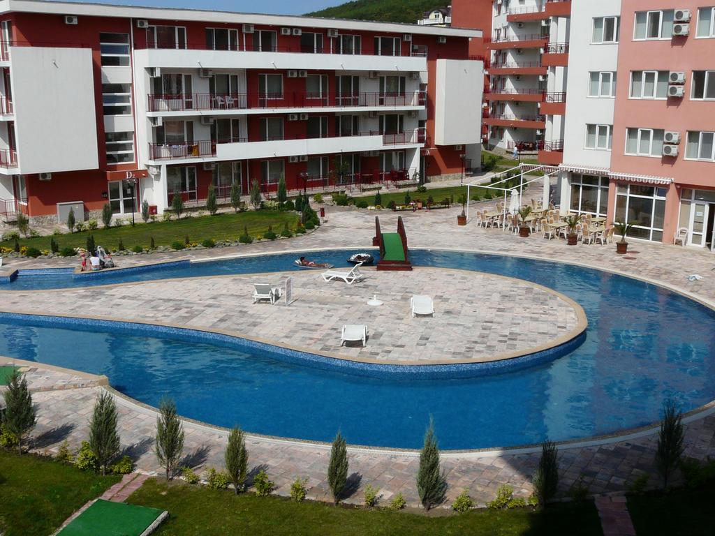 Private Apartments In Privilige Fort Beach Elenite Bagian luar foto