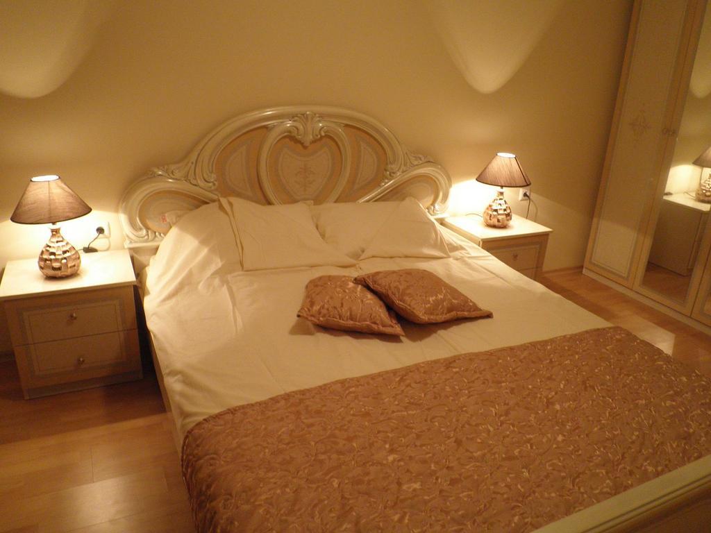 Private Apartments In Privilige Fort Beach Elenite Bagian luar foto