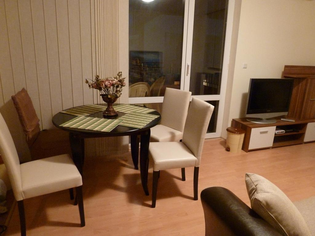 Private Apartments In Privilige Fort Beach Elenite Bagian luar foto