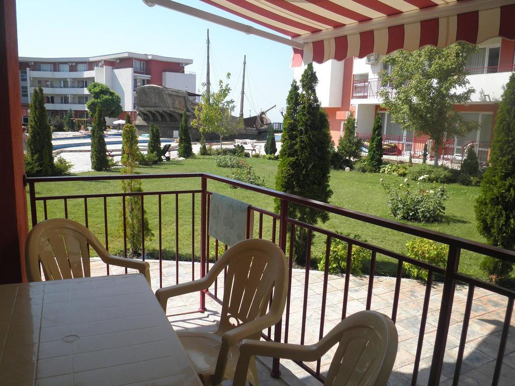 Private Apartments In Privilige Fort Beach Elenite Bagian luar foto