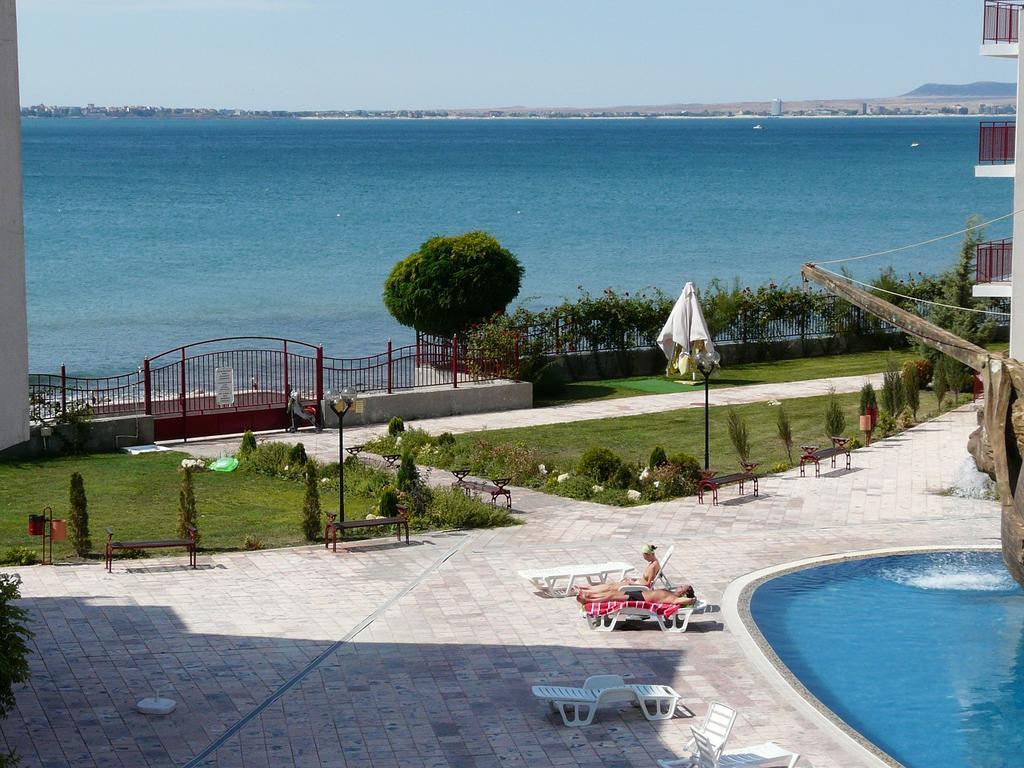 Private Apartments In Privilige Fort Beach Elenite Bagian luar foto